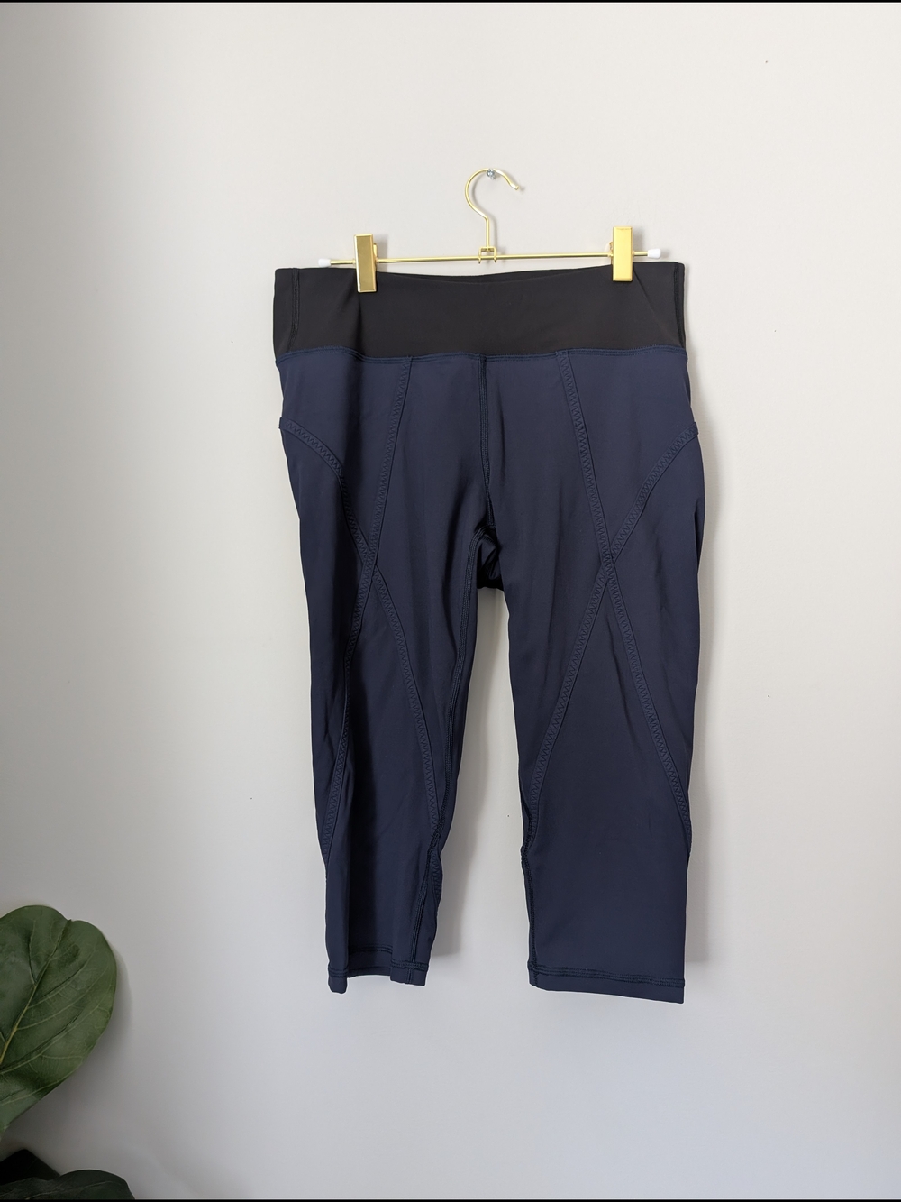 Lululemon Navy Blue Active Capri Leggings